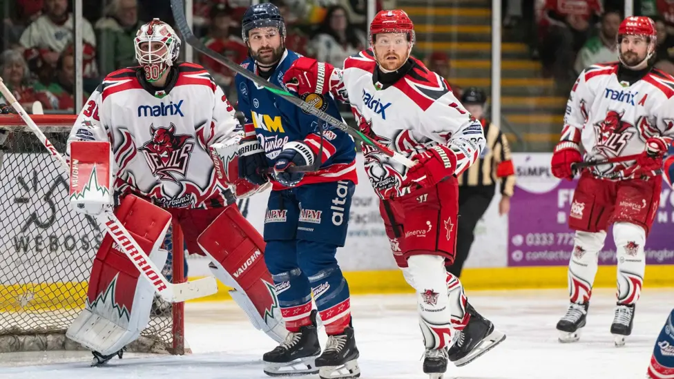 Cardiff Devils delivered an emphatic performance to complete a perfect weekend, recording back-to-back victories over Dundee Stars in the Elite League. After a solid 3–0 win on Saturday, the Devils returned in dominant fashion on Sunday, thrashing Dundee 8–1 at the Vindico Arena. Kristoff Kontos starred with a hat-trick in a player-of-the-match display, leading a relentless attacking performance. He was joined on the scoresheet by Brett Perlini, Brandon Estes, Cedric Lacroix, Josh MacDonald and Brett Ferguson, as the hosts overwhelmed their visitors. Dundee’s only response came late in the game through Justin Bean, who grabbed a consolation goal. The results leave Cardiff third in the standings, just one point behind the Nottingham Panthers and seven points adrift of leaders Belfast Giants, who still hold a game in hand over both rivals.
