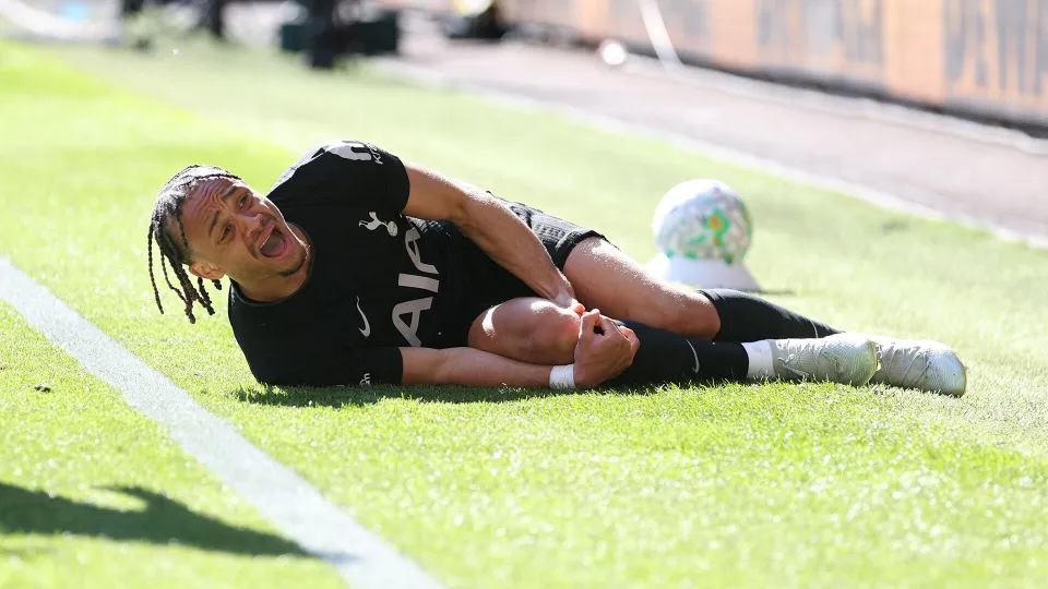 Simons Injury Blow Rocks Spurs, Netherlands as Transfer Drama Builds