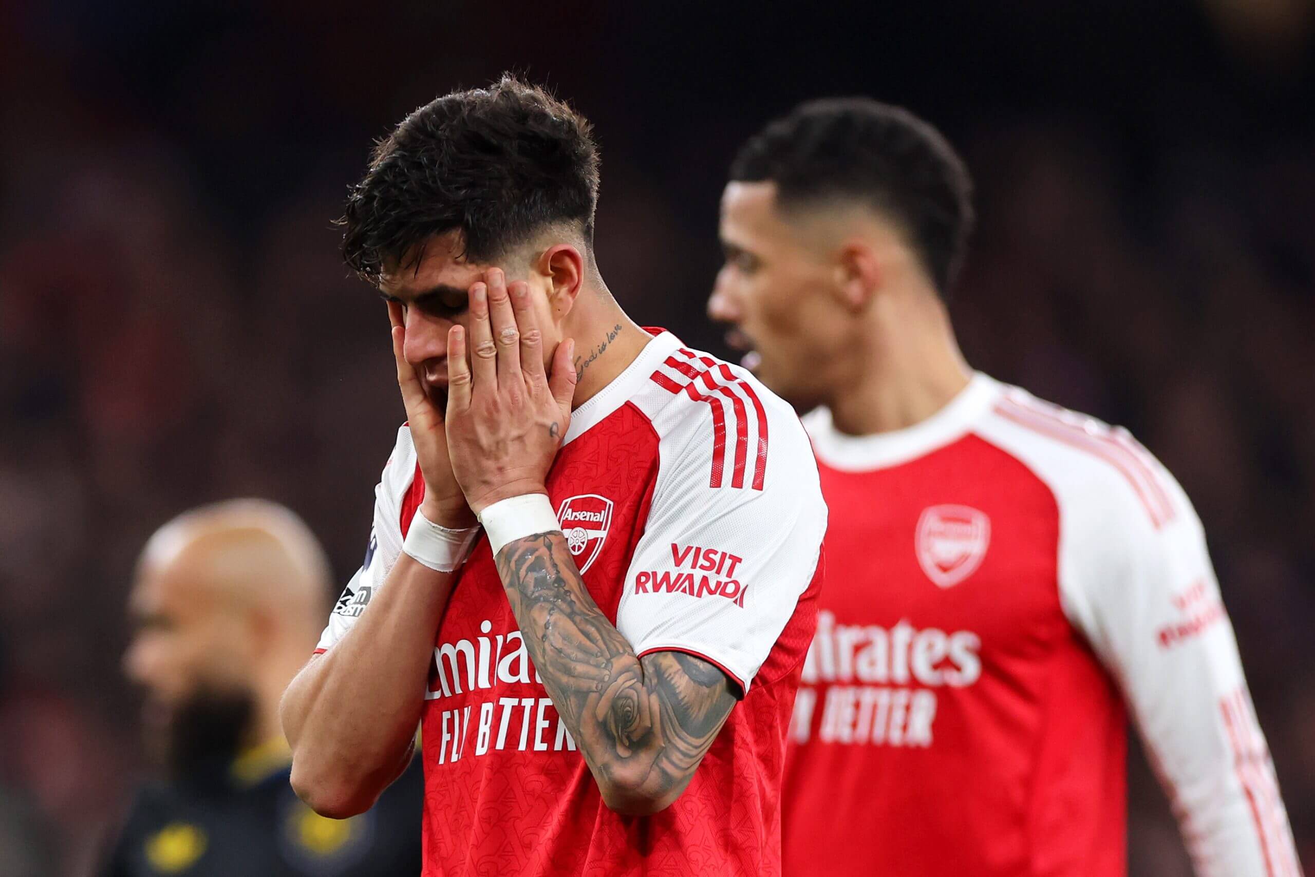 Title Race Tightens as Arsenal Hold Nerve, Relegation Fight Erupts