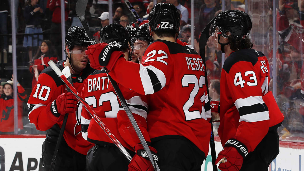 NHL Playoff Race Heats Up: Avalanche Dominate as Wild-Card Battle Intensifies