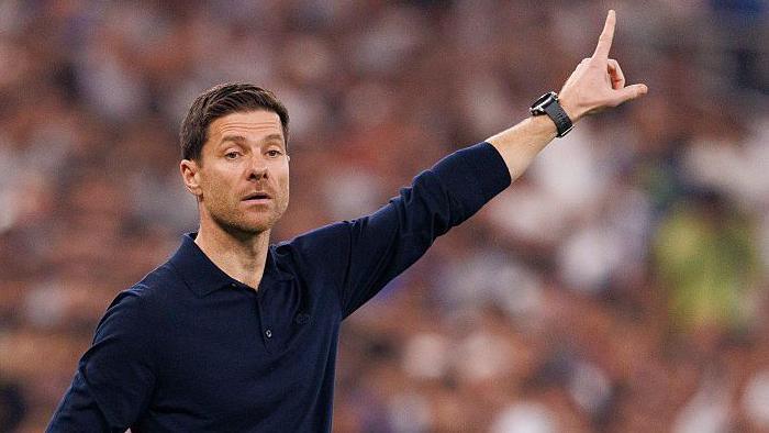 Chelsea Continue Talks for Spanish Left-Back as Xabi Alonso Begins Stamford Bridge Rebuild