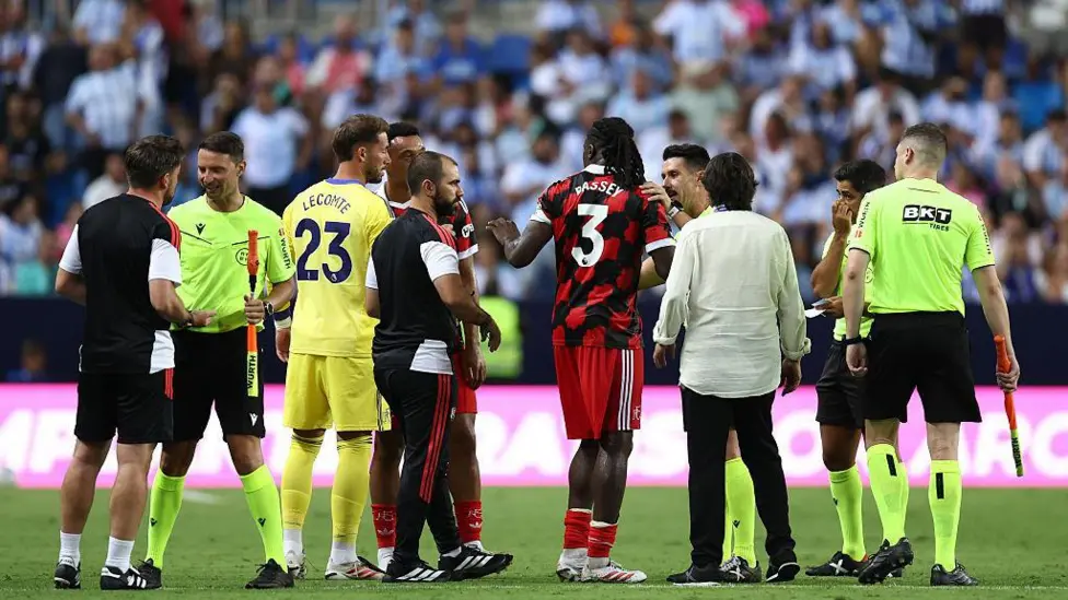 Bizarre Scenes as Malaga Take Penalty Into Empty Net After Fulham Leave Pitch