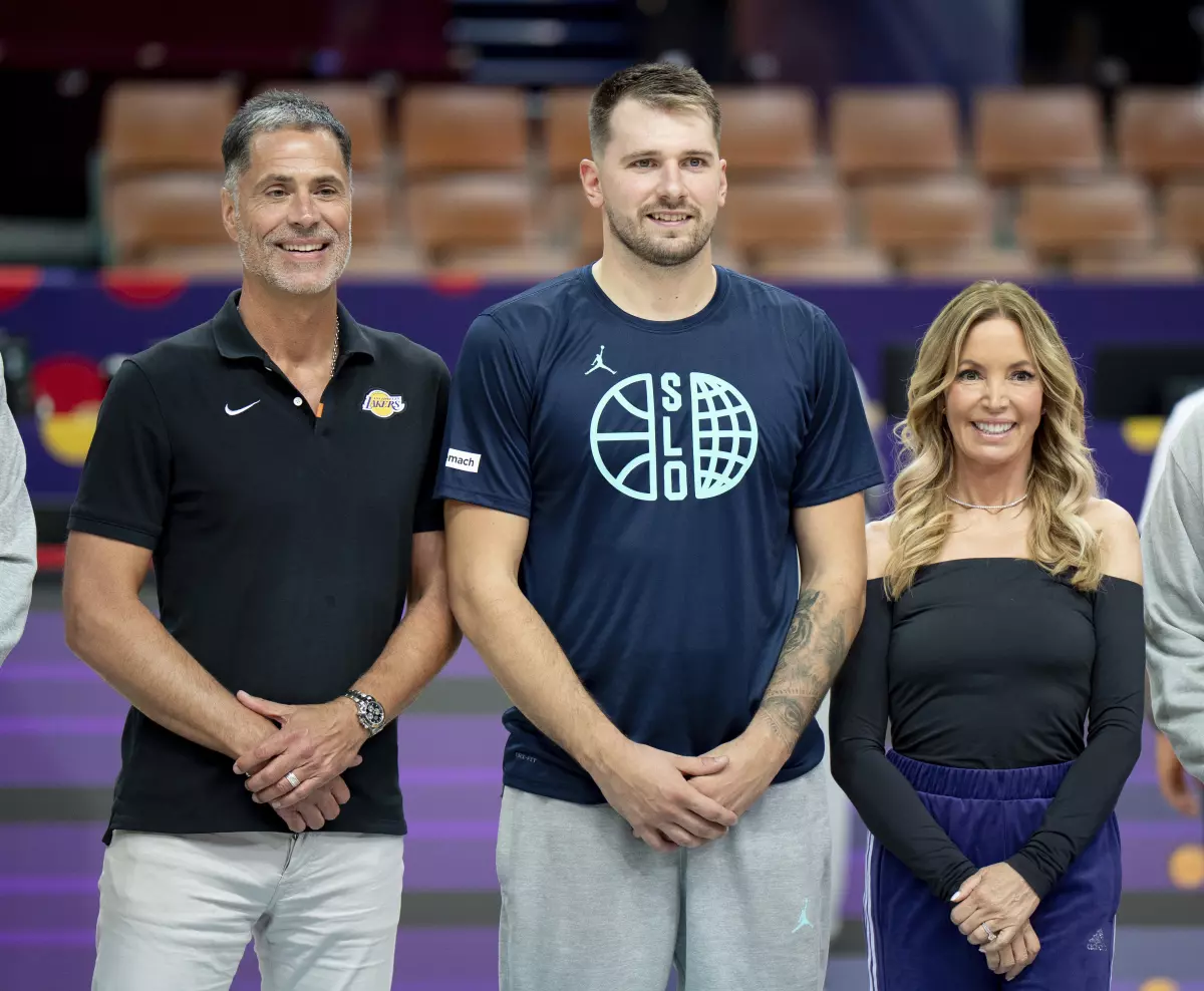Could a Family Dispute Threaten the Lakers’ Ownership Shake-Up?