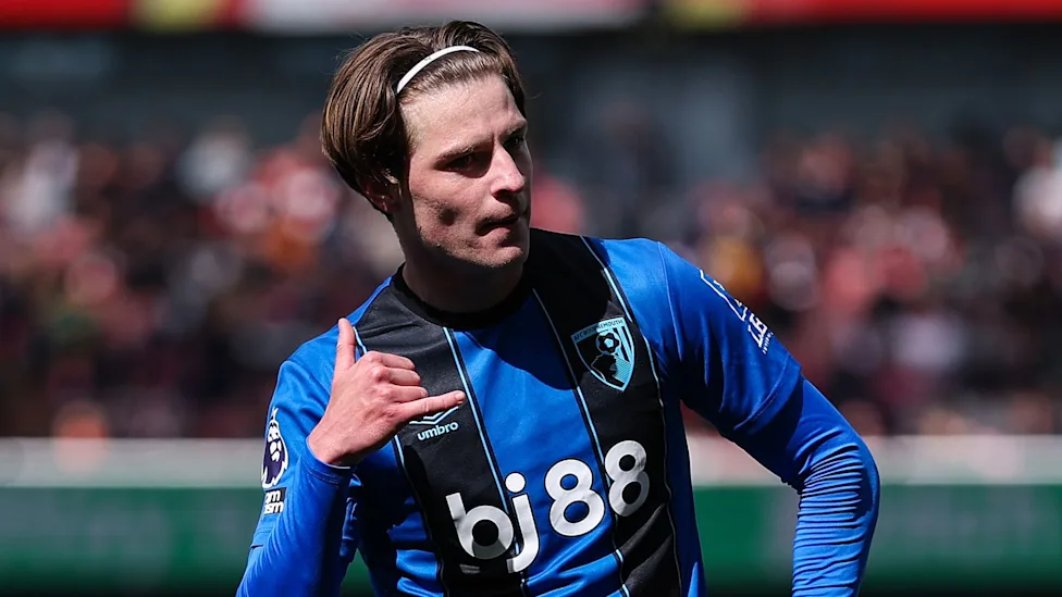 Could Chelsea Return for Alex Scott as Enzo Fernandez Replacement?