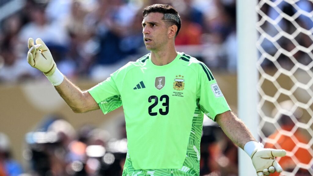 Chelsea Turned to Emiliano Martinez After Robert Sanchez Struggles