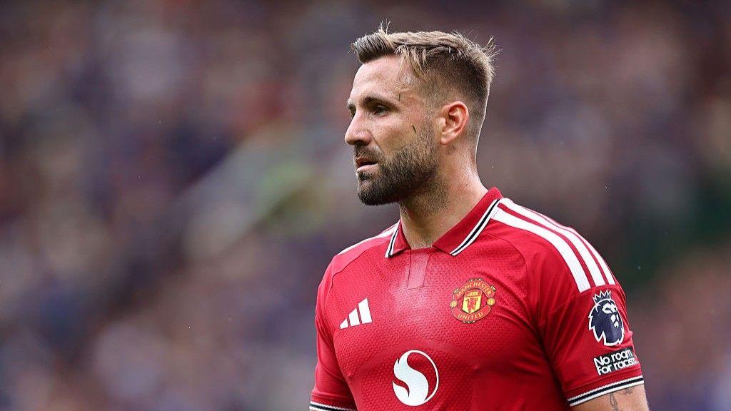 Manchester United Make Deadline-Day Gamble as Left-Back Problem Remains