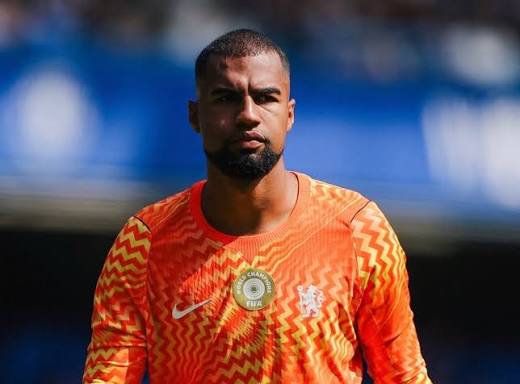 Robert Sanchez Leaves Chelsea for Como on Loan After Losing No.1 Spot