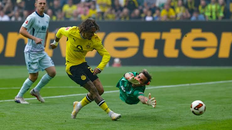 Bundesliga: Freiburg Defeat Gladbach as Dortmund Maintain Perfect Start